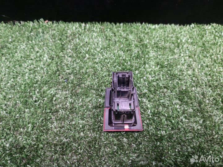 Кнопка аварийки Volkswagen Polo liftback