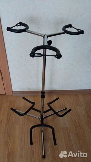 Стойка гитарная металлическая для 3х гитар