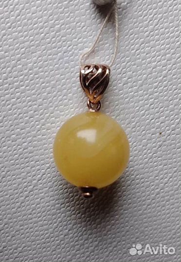 Янтарная подвеска
