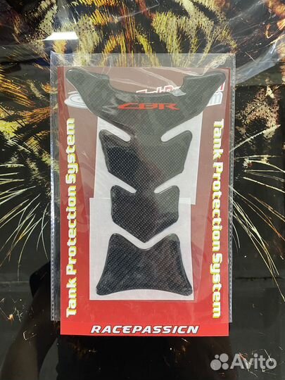 Защитная наклейка на бак.CBR