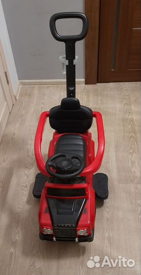 Машина каталка с ручкой