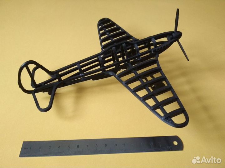 Каркасная модель самолета Як-3