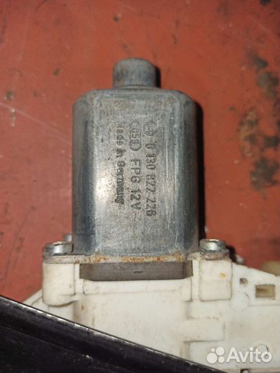 Стеклоподъемник передний левый BMW E90