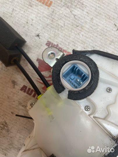 Замок двери задний правый Honda Accord 8 CU2 K24Z3