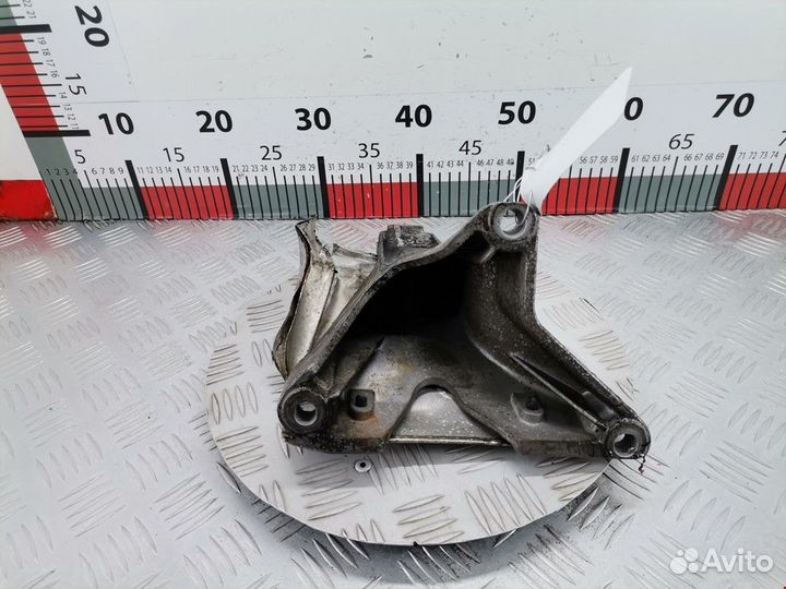 Кронштейн двигателя Audi A4 B6 2005