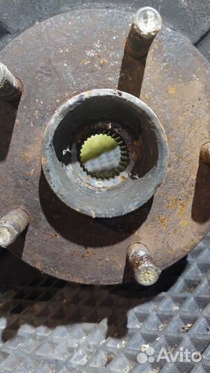 Кулак поворотный передний правый Suzuki Grand Vita