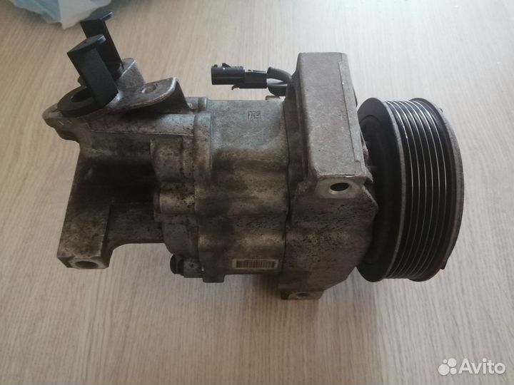 Компрессор кондиционера renault 926008367R