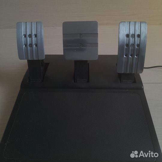 Игровой руль Thrustmaster T300