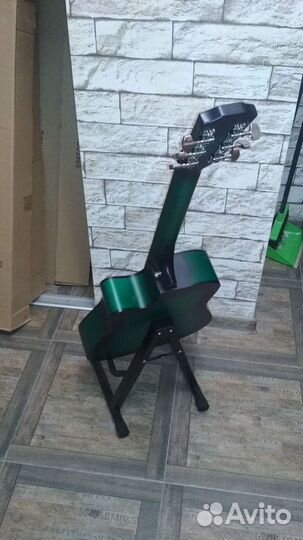 Гитара темно-зелёная