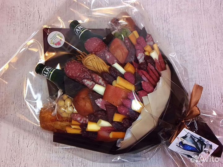Подарок мужчине. Мясной букет, колбасный букет