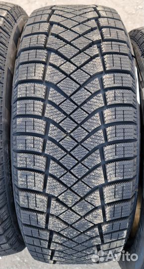 Pirelli Ice Zero FR 215/55 R18 99H
