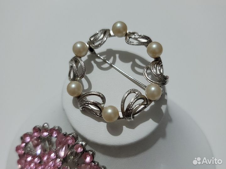 Лот винтажных брош из Великобритании