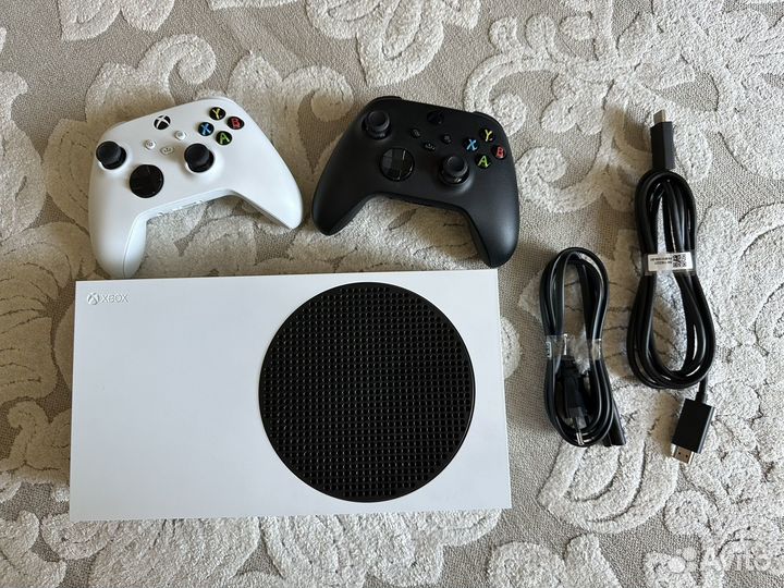 Xbox Series S + GTA5 + FIFA22 400 игр GamePass