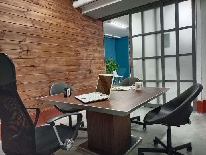 Небольшой офис. Рабочие места в коворкинге