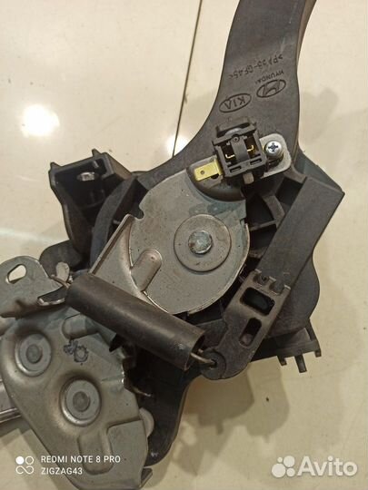 Педаль ручного тормоза (Kia K5 III)