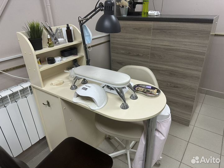 Стол маникюрный с вытяжкой