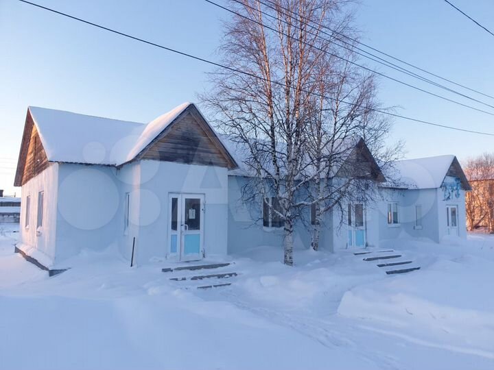 Здание, 300 м²