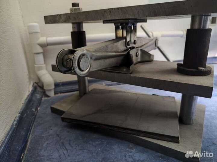 Кожа крокодила, инструменты, фурнитура химия