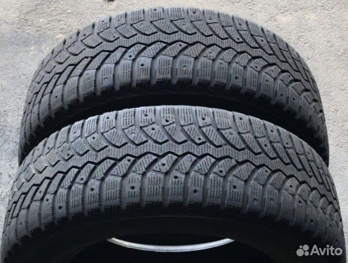 Bridgestone Blizzak Spike-01 215/60 R16