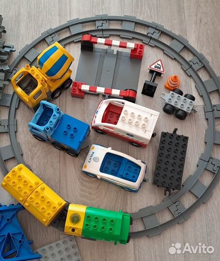Конструктор lego duplo железная дорога+самолёт