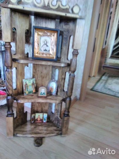 Угловой домашний иконостас