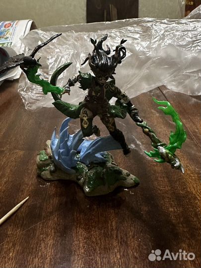 Колекционная фигурка