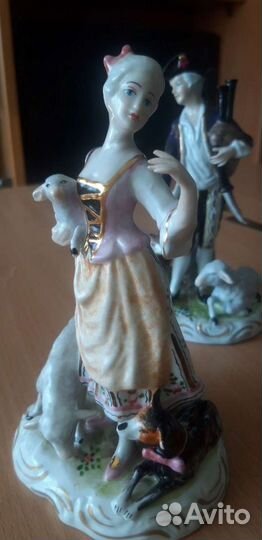 Фарфоровая винтажная статуэтка