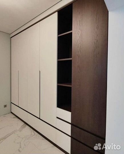 Шкаф встроенный распашной