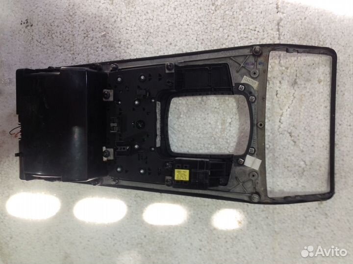 Средняя консоль красный орех на Ауди А8 Д3