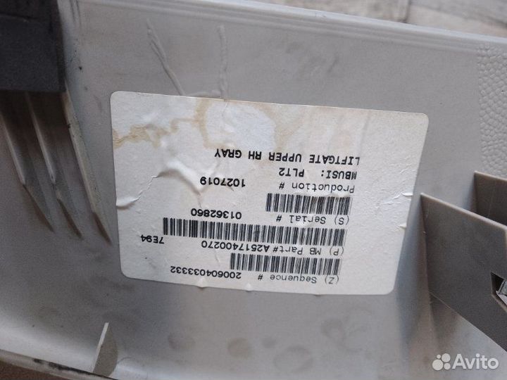 Накладка крышки багажника правая Mercedes-Benz