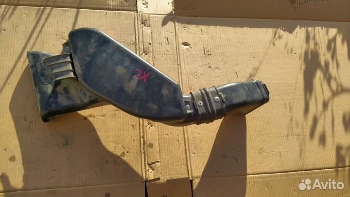 Воздухозаборник для Mitsubishi Outlander XL