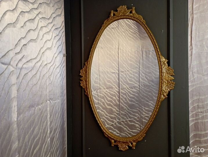 Зеркало в ажурной металлической раме