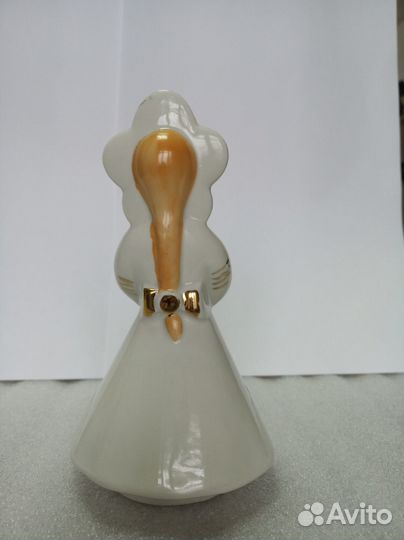 Статуэтка фарфор Девушка с голубем СССР Вербилки