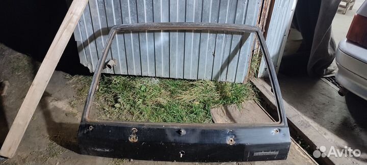 Дверь багажника