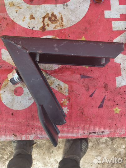 Кронштейн крепления запасного колеса