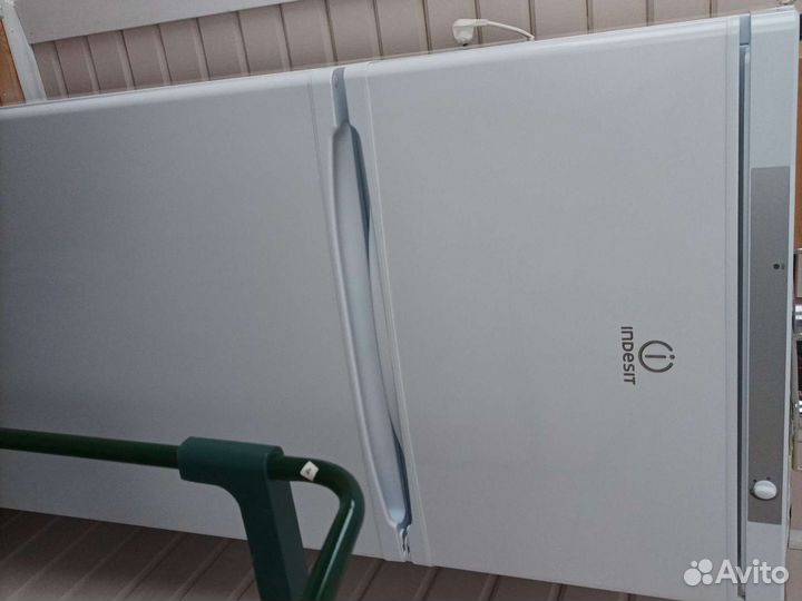 Холодильник indesit