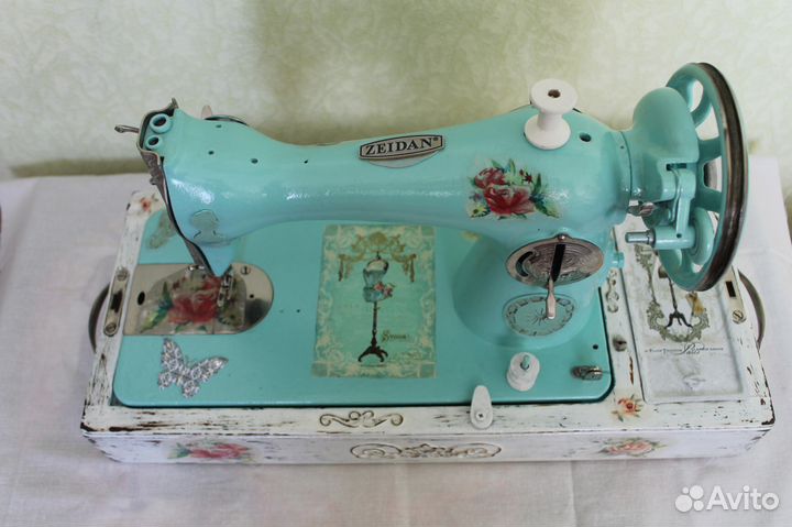 Декорированная швейная машинка