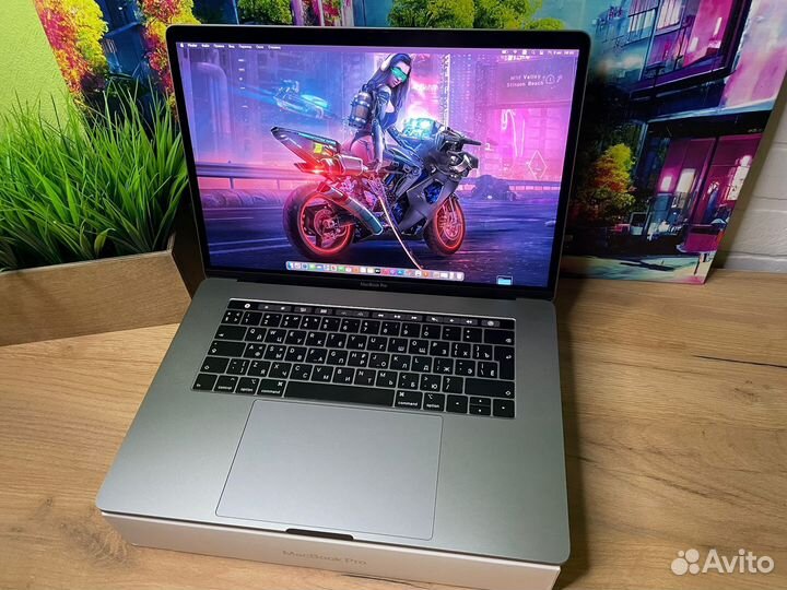 Macbook Pro 15 2019 i7 16gb Классный