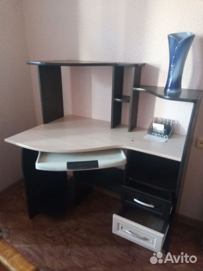 Письменный (компьютерный)стол