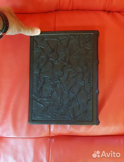 Книга русская иконопись в кожаном переплёте