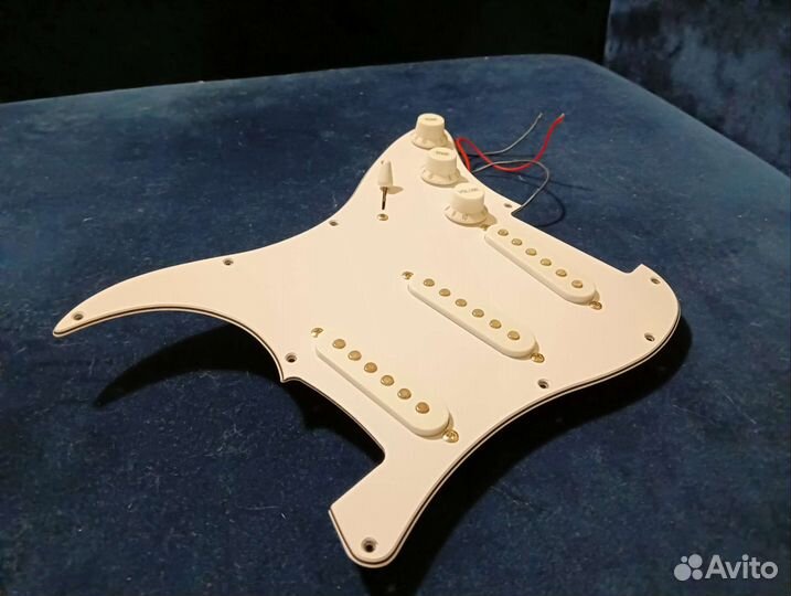 Пикгард на электрогитару стратокастер