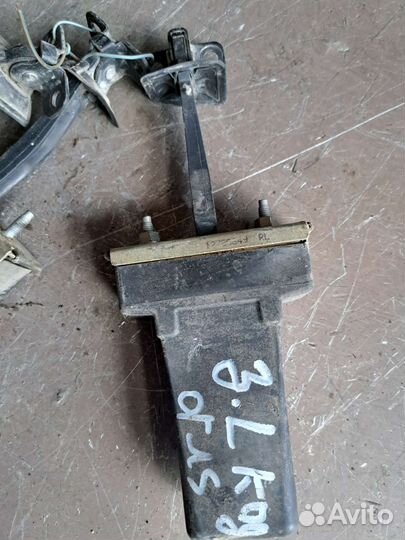 Ограничители дверей на Cadillac bls