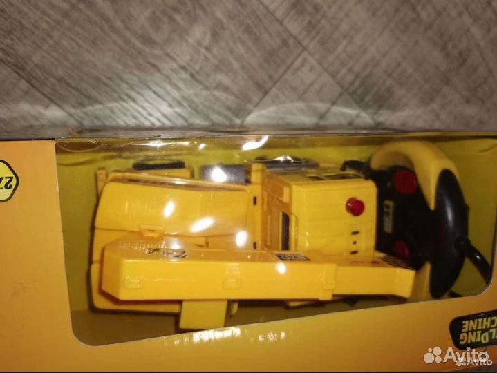 Машинка на пульте управления