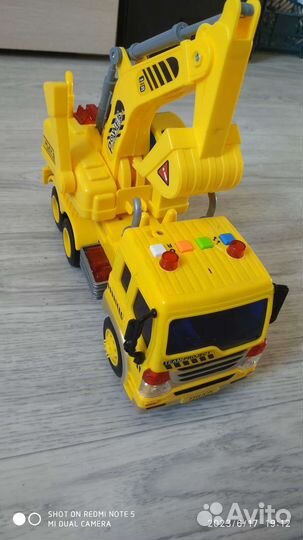 Экскаватор игрушка
