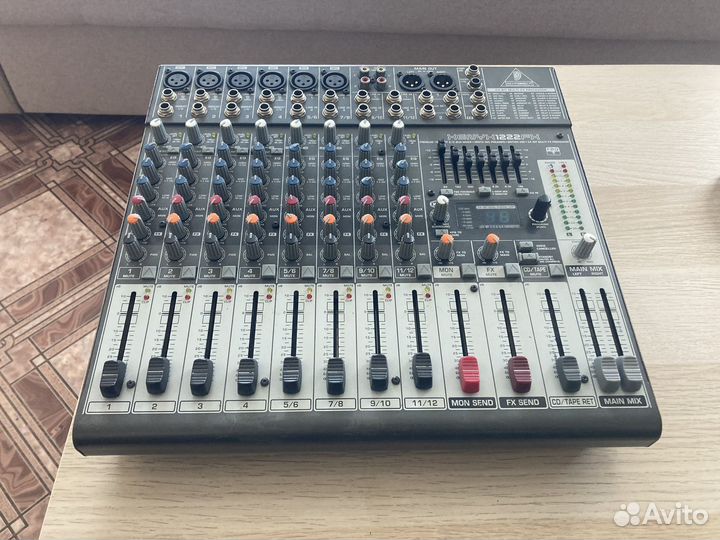 Behringer xenyx 1222FX микшерный пульт