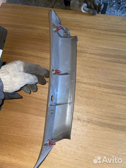 Обшивка стойки кузова задняя правая Toyota Land