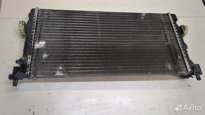 Радиатор охлаждения двигателя Volkswagen Polo