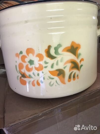 Кастрюля эмалированная