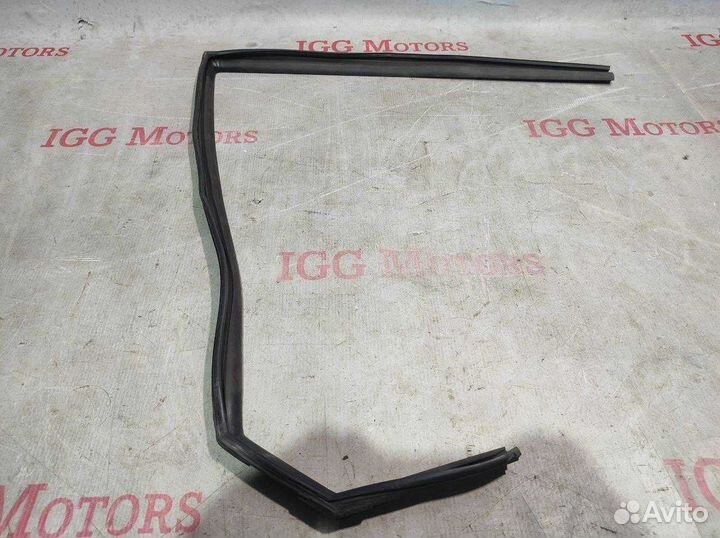 Уплотнитель стекла двери Solaris 2017 зад прав