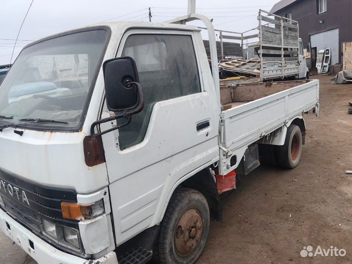 Запчасти на Toyota Dyna 1993г